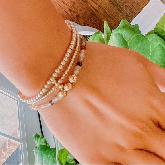 Peaces Trinity Bracelet - Picture 3 of 3